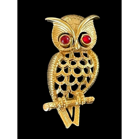 Avon Vintage Cabochon Owl Brooch Pin Gold Tone Red Jelly Eyes Signed 1980s 1.75" - Picture 1 of 5